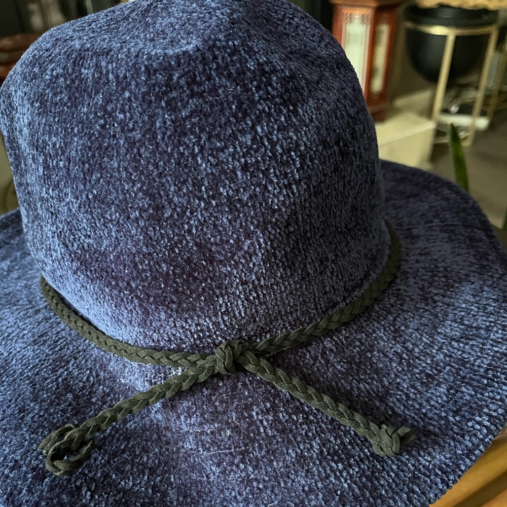Marcus Adler‎ Hat